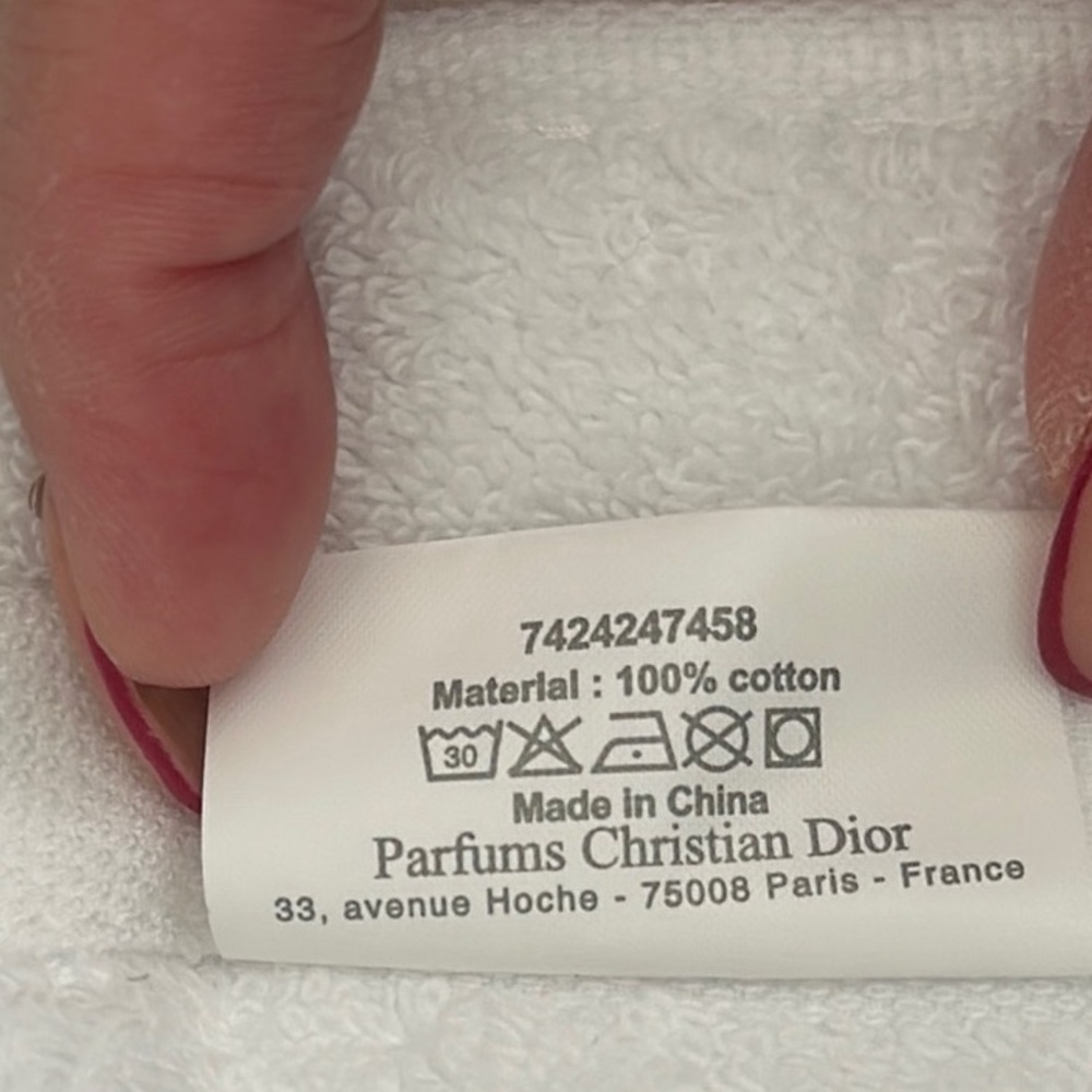 Dior Beauty White Towels set - Picture 3 of 3